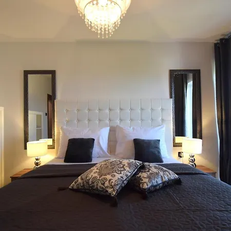 Antonija Lejlighed *