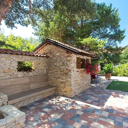 Antonija Lejlighed *